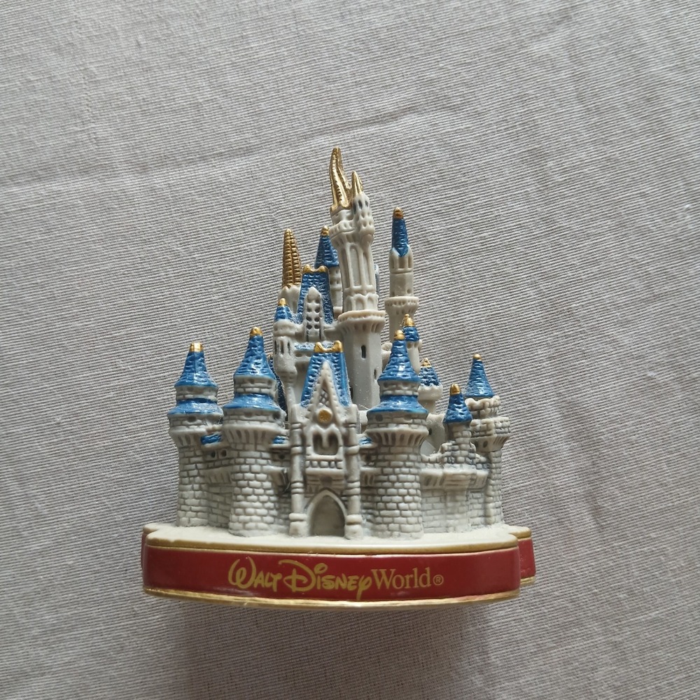 Walt Disney World Cinderella Castle 3D Fridge Magnet Magic Kingdom Park Souvenir